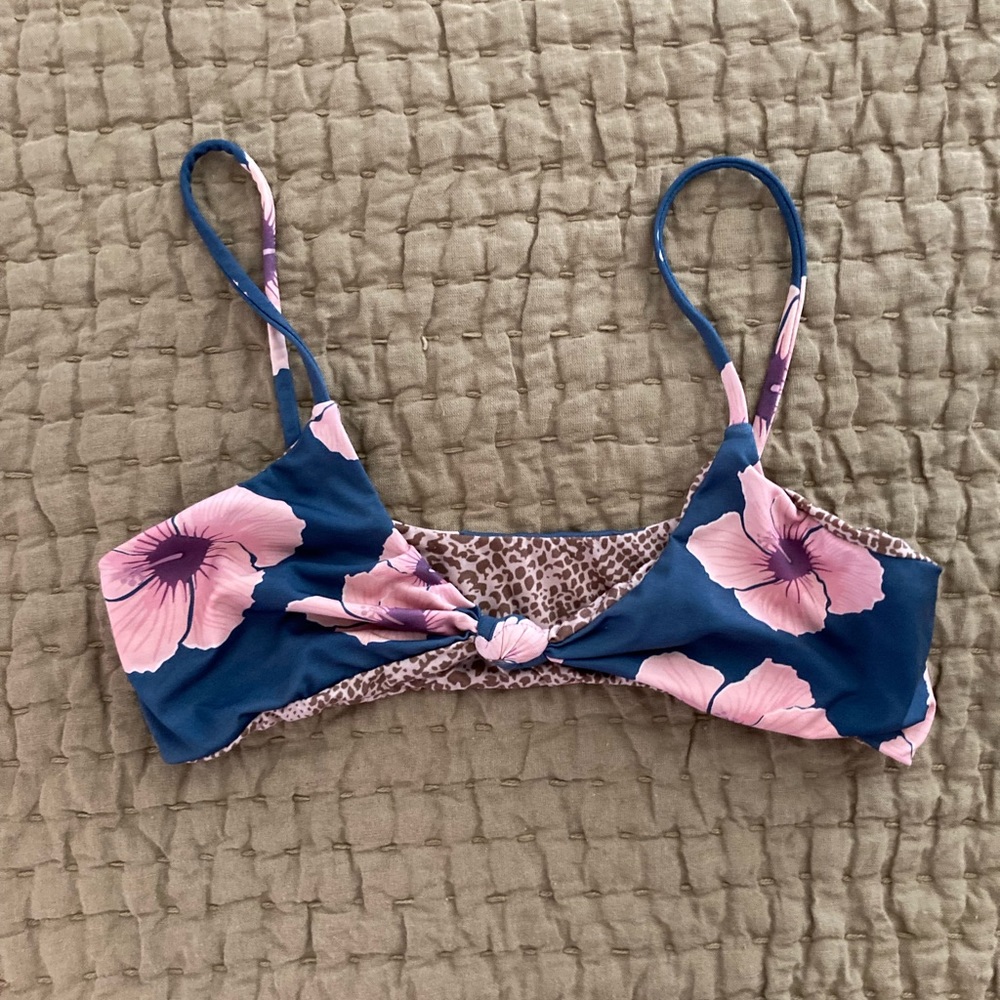 Acacia Swimwear Pamela Top in Hibiscus Print (M)